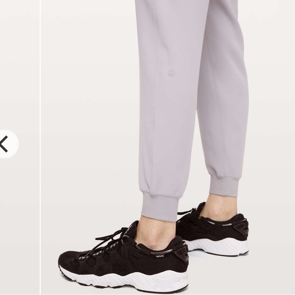 Lululemon on the fly Jogger - Picture 5 of 11